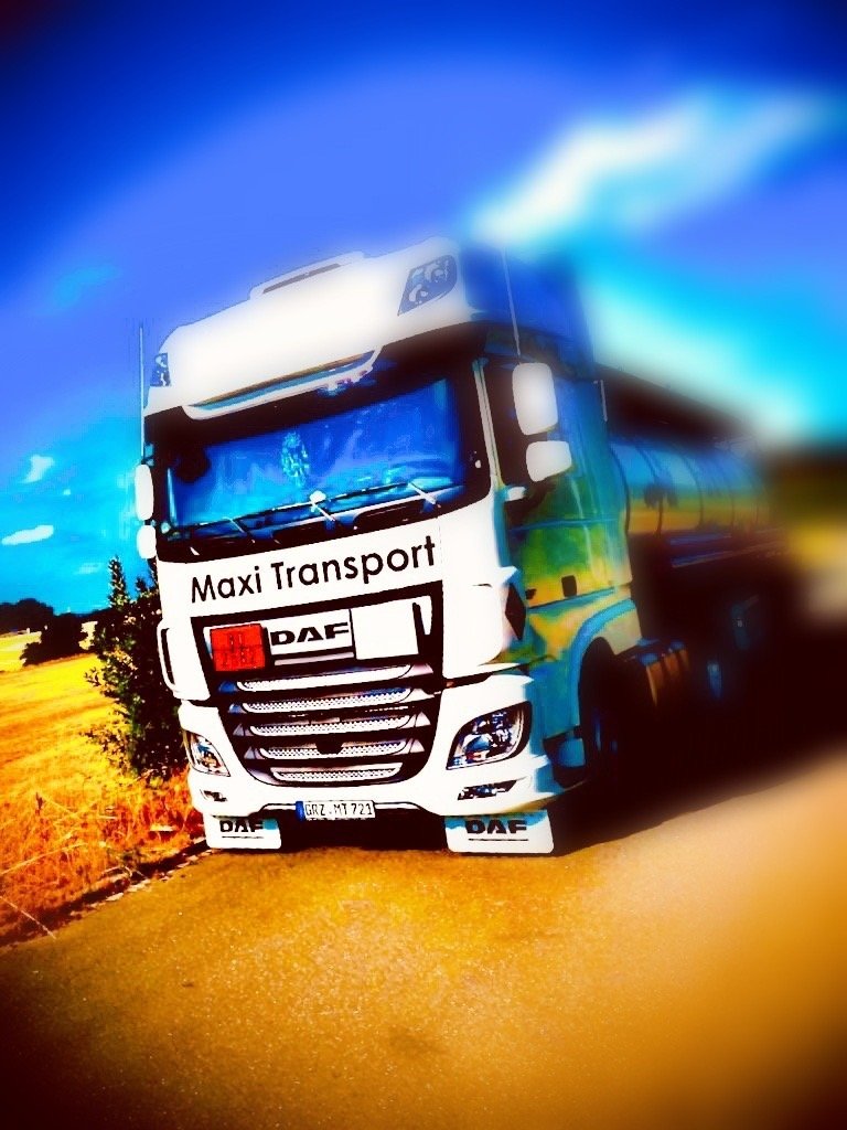 DAF Sattelzug bei Nacht